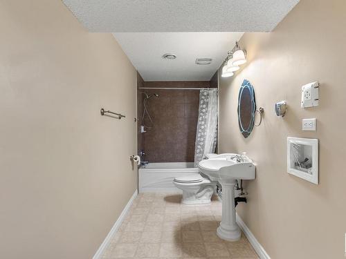 2615 Hanna Crescent, Edmonton, AB - Indoor Photo Showing Bathroom