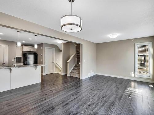 71 1391 Starling Drive, Edmonton, AB - Indoor Photo Showing Kitchen