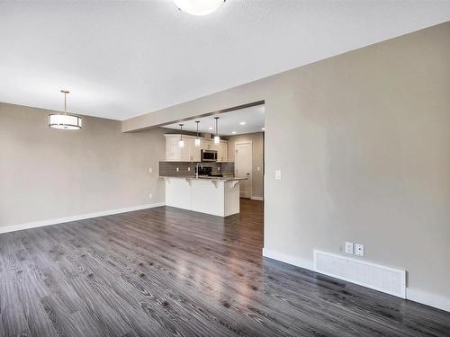 71 1391 Starling Drive, Edmonton, AB - Indoor Photo Showing Kitchen