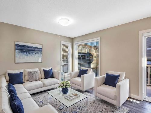 71 1391 Starling Drive, Edmonton, AB - Indoor Photo Showing Living Room