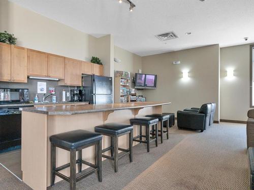 333 160 Magrath Road, Edmonton, AB - Indoor Photo Showing Kitchen