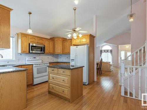 7224 156 Avenue, Edmonton, AB - Indoor Photo Showing Kitchen