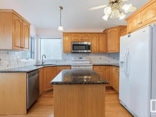 7224 156 Avenue, Edmonton, AB - Indoor Photo Showing Kitchen