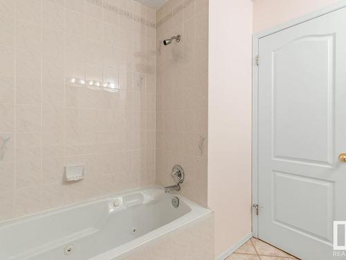 7224 156 Avenue, Edmonton, AB - Indoor Photo Showing Bathroom