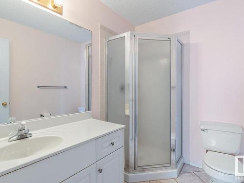 7224 156 Avenue, Edmonton, AB - Indoor Photo Showing Bathroom