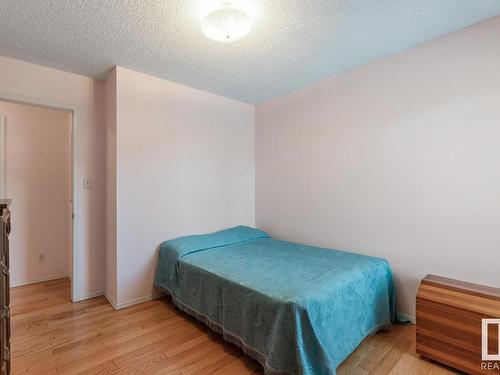 7224 156 Avenue, Edmonton, AB - Indoor Photo Showing Bedroom