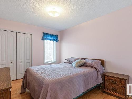 7224 156 Avenue, Edmonton, AB - Indoor Photo Showing Bedroom