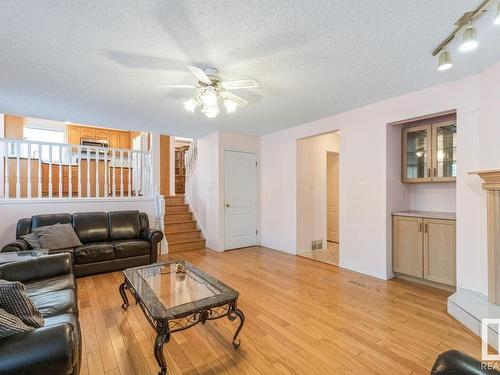 7224 156 Avenue, Edmonton, AB - Indoor Photo Showing Living Room