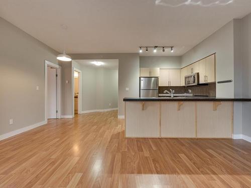 1005 10136 104 Street, Edmonton, AB - Indoor Photo Showing Kitchen