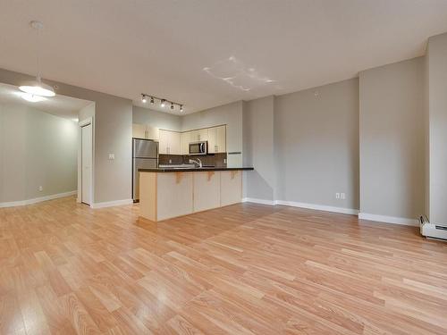 1005 10136 104 Street, Edmonton, AB - Indoor Photo Showing Kitchen