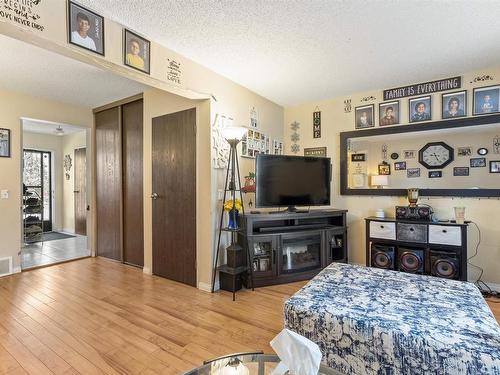 14606 54 St Nw, Edmonton, AB - Indoor Photo Showing Bedroom