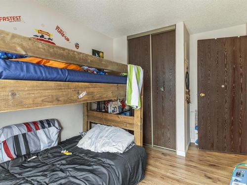 14606 54 St Nw, Edmonton, AB - Indoor Photo Showing Bedroom