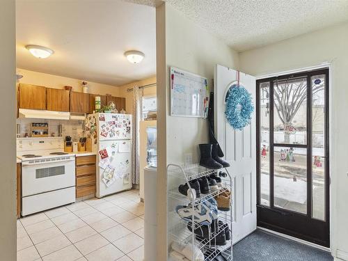 14606 54 St Nw, Edmonton, AB - Indoor Photo Showing Kitchen