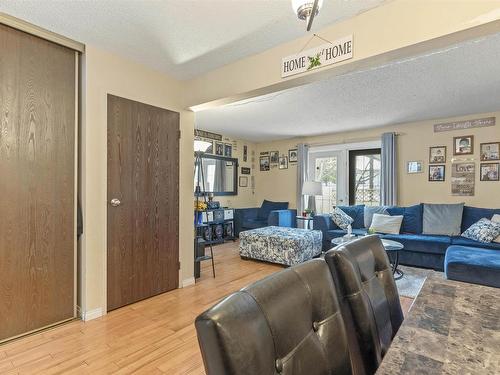 14606 54 St Nw, Edmonton, AB - Indoor Photo Showing Living Room