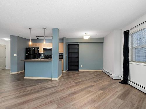 109 11449 Ellerslie Road, Edmonton, AB - Indoor Photo Showing Kitchen