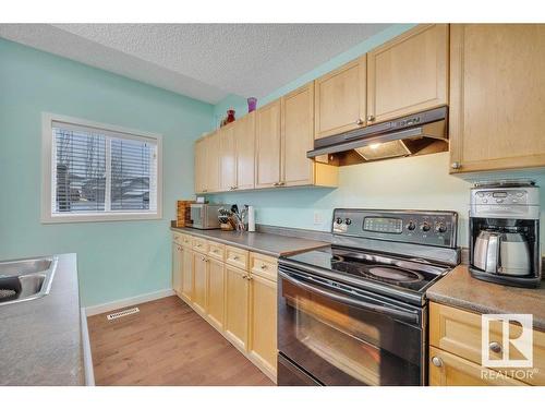 13734 37 Street Nw, Edmonton, AB - Indoor Photo Showing Kitchen