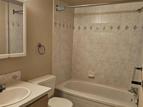 6496 178 Street, Edmonton, AB - Indoor Photo Showing Bathroom