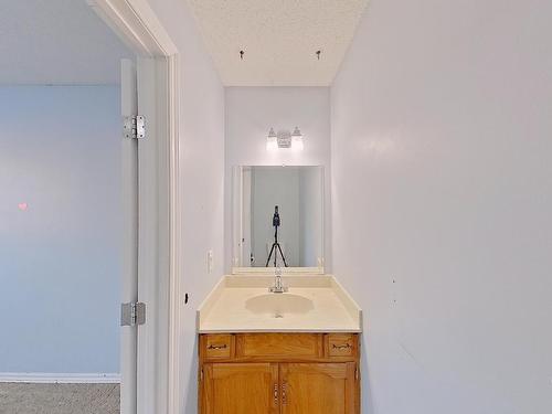 1139 Lakewood Road North, Edmonton, AB - Indoor Photo Showing Bathroom