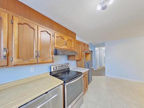 1139 Lakewood Road North, Edmonton, AB - Indoor Photo Showing Kitchen