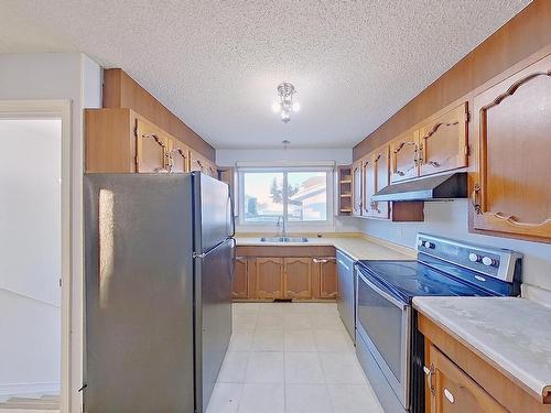 1139 Lakewood Road North, Edmonton, AB - Indoor Photo Showing Kitchen