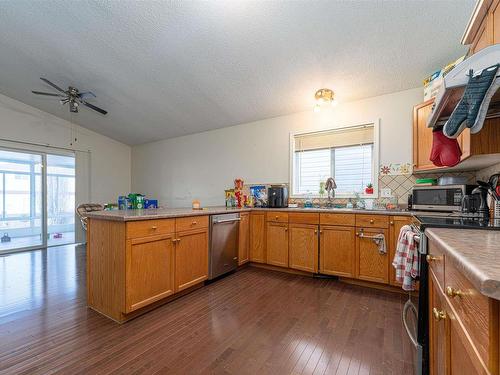 9114 164 Avenue, Edmonton, AB - Indoor Photo Showing Kitchen With Double Sink