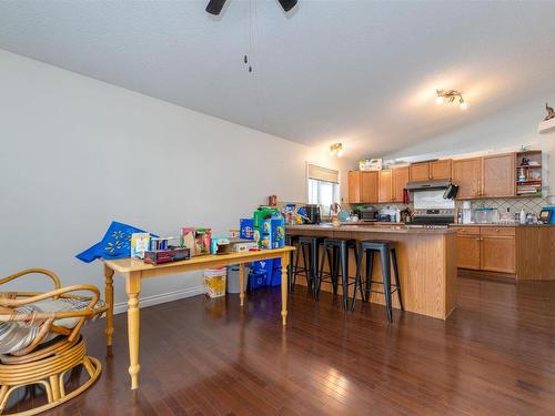 9114 164 Avenue, Edmonton, AB - Indoor Photo Showing Kitchen