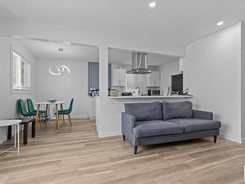 11912 140 Avenue, Edmonton, AB - Indoor Photo Showing Living Room