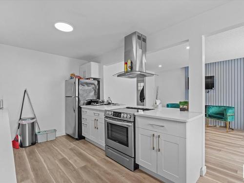 11912 140 Avenue, Edmonton, AB - Indoor Photo Showing Kitchen