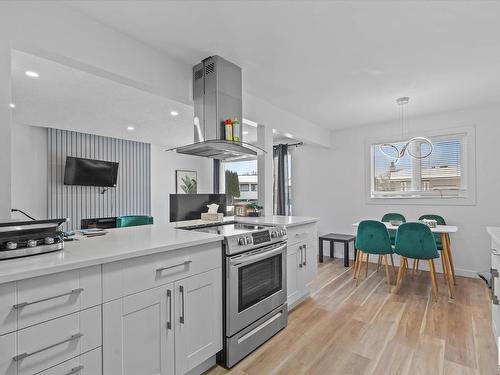 11912 140 Avenue, Edmonton, AB - Indoor Photo Showing Kitchen With Upgraded Kitchen