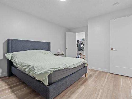 11912 140 Avenue, Edmonton, AB - Indoor Photo Showing Bedroom