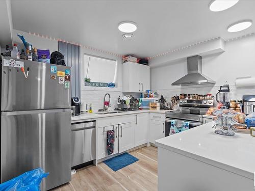 11912 140 Avenue, Edmonton, AB - Indoor Photo Showing Kitchen