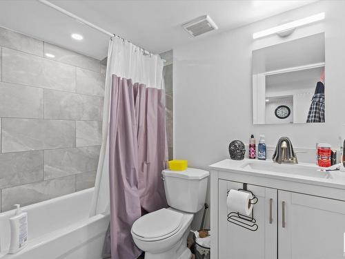 11912 140 Avenue, Edmonton, AB - Indoor Photo Showing Bathroom