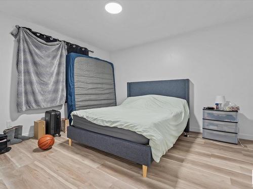 11912 140 Avenue, Edmonton, AB - Indoor Photo Showing Bedroom