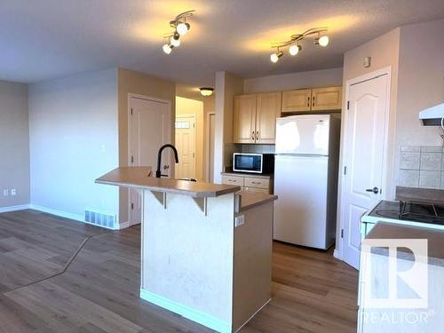 5812 166 Avenue, Edmonton, AB - Indoor Photo Showing Kitchen