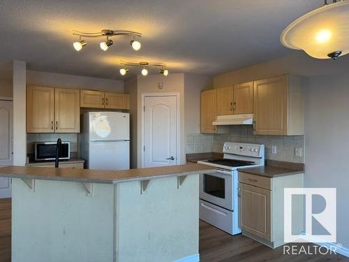 5812 166 Avenue, Edmonton, AB - Indoor Photo Showing Kitchen