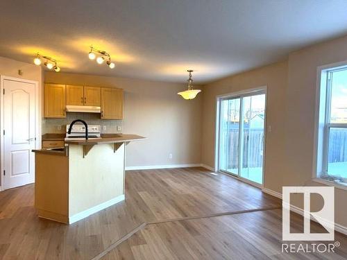 5812 166 Avenue, Edmonton, AB - Indoor Photo Showing Kitchen