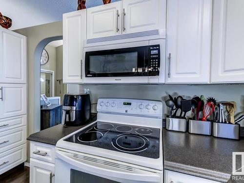 5204 138A Avenue, Edmonton, AB - Indoor Photo Showing Kitchen