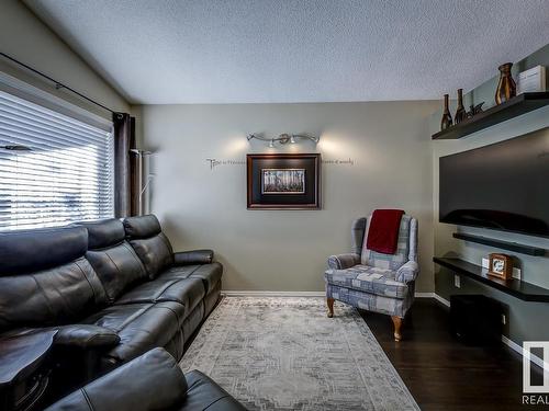 5204 138A Avenue, Edmonton, AB - Indoor Photo Showing Living Room