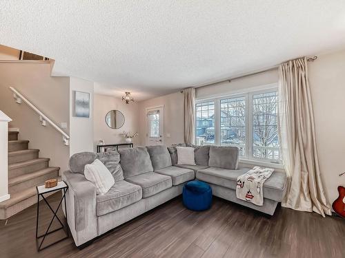 2900 Maple Way, Edmonton, AB - Indoor Photo Showing Living Room