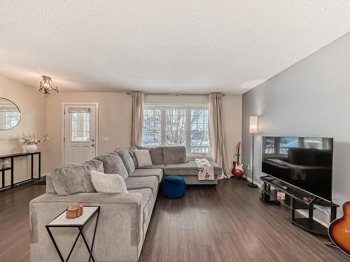 2900 Maple Way, Edmonton, AB - Indoor Photo Showing Living Room