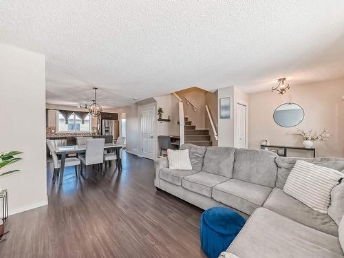 2900 Maple Way, Edmonton, AB - Indoor Photo Showing Living Room