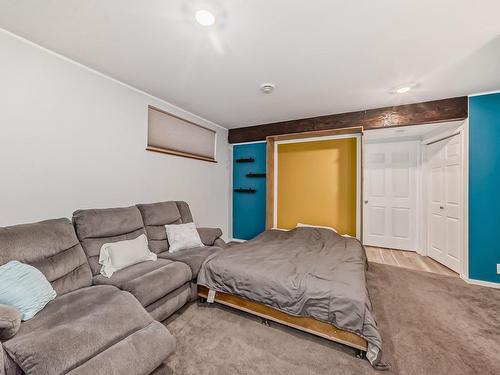 2900 Maple Way, Edmonton, AB - Indoor Photo Showing Bedroom