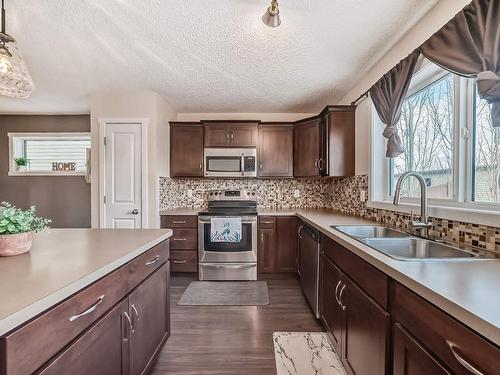 2900 Maple Way, Edmonton, AB - Indoor Photo Showing Kitchen With Double Sink With Upgraded Kitchen