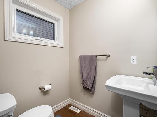 11924 167B Avenue, Edmonton, AB - Indoor Photo Showing Bathroom