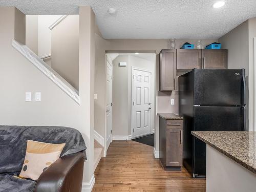 11924 167B Avenue, Edmonton, AB - Indoor Photo Showing Kitchen