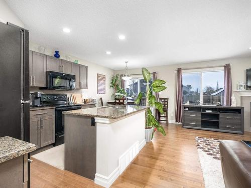 11924 167B Avenue, Edmonton, AB - Indoor Photo Showing Kitchen