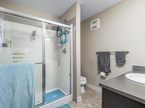 11924 167B Avenue, Edmonton, AB - Indoor Photo Showing Bathroom