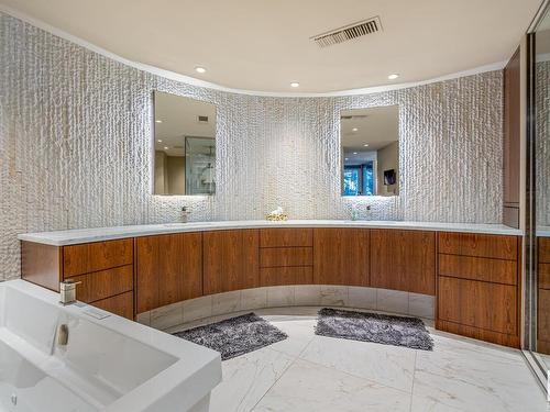 4 Whitemud Place, Edmonton, AB - Indoor Photo Showing Bathroom