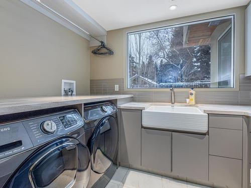 4 Whitemud Place, Edmonton, AB - Indoor Photo Showing Laundry Room