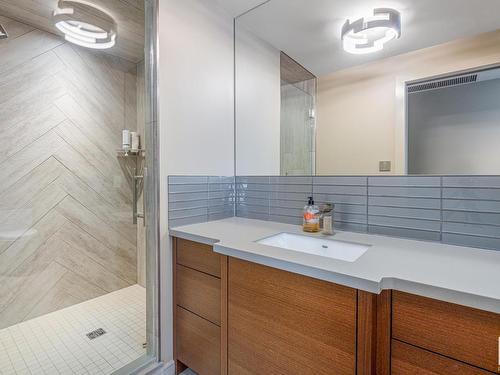 4 Whitemud Place, Edmonton, AB - Indoor Photo Showing Bathroom